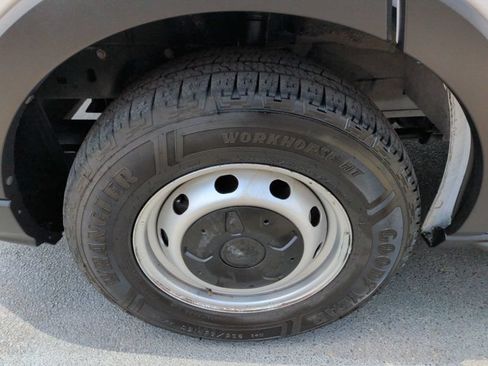 Used 2024 Ford Transit 250 148 Medium Roof RWD image 17