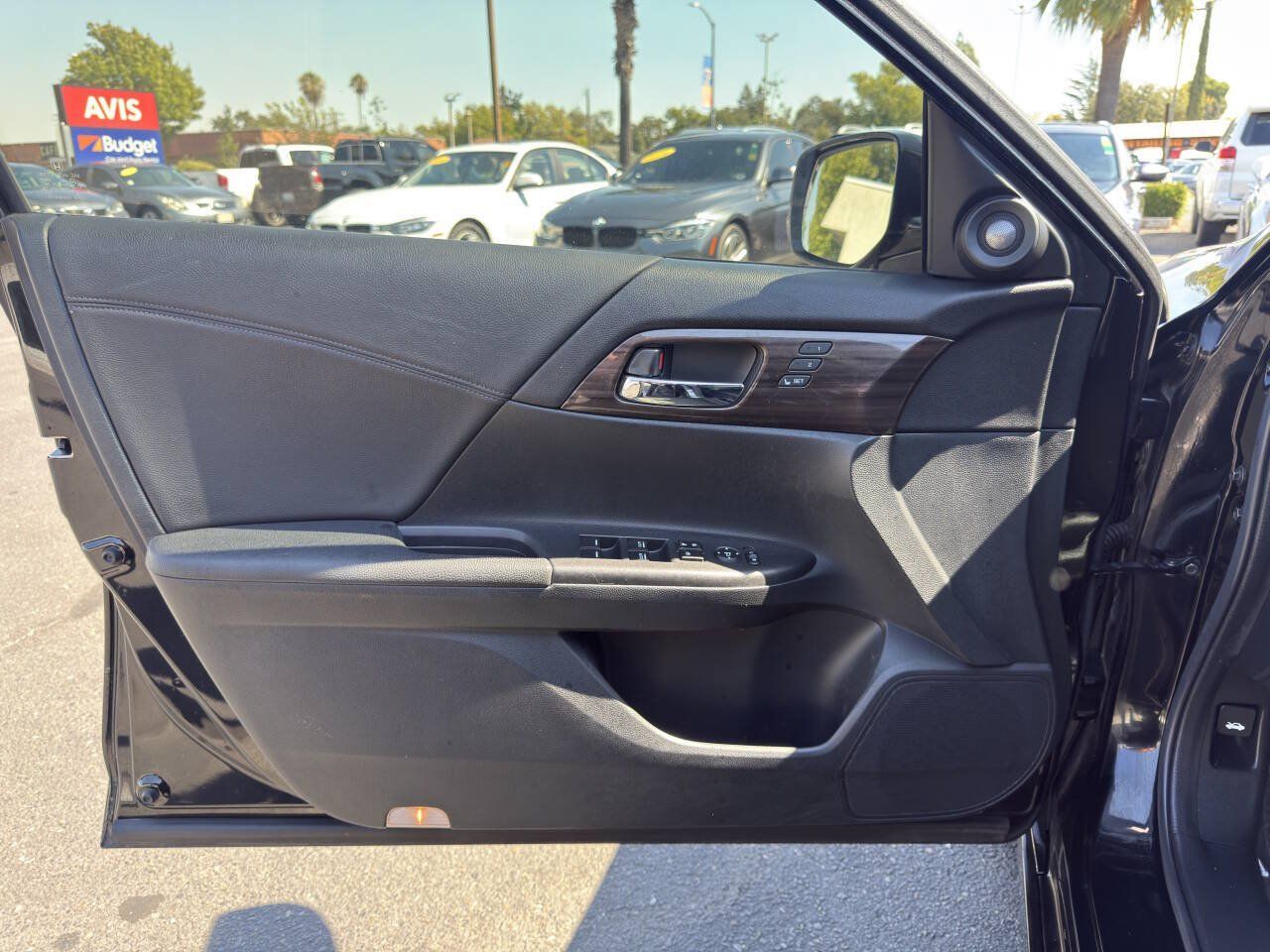 Used 2017 Honda Accord Touring image 9