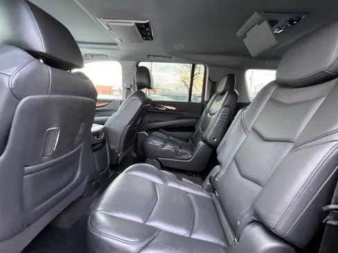 Used 2020 Cadillac Escalade ESV Premium Luxury image 36