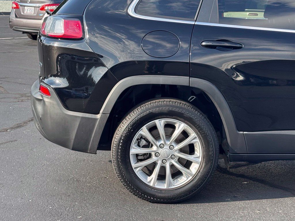 Used 2019 Jeep Cherokee Latitude w/ Popular Appearance Group AWD/4WD image 37