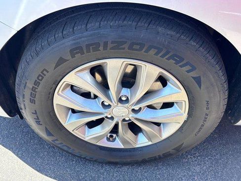 Used 2020 Kia Sedona L FWD image 5