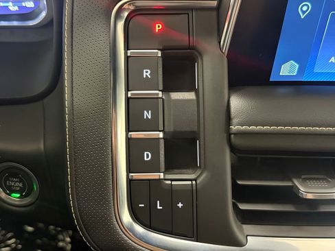 Used 2023 Chevrolet Suburban Premier RWD image 26