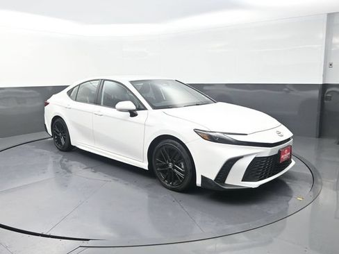 Used 2026 Toyota Camry SE FWD image 10