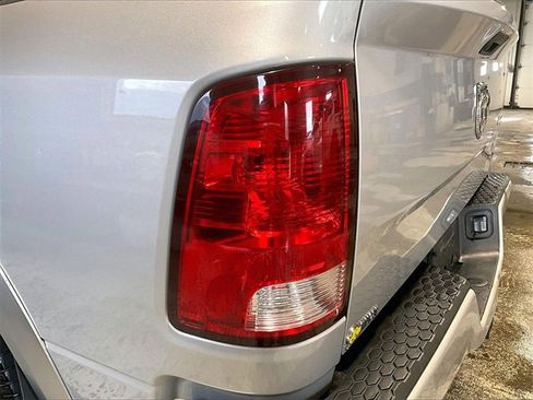 Used 2019 RAM 1500 Express image 32