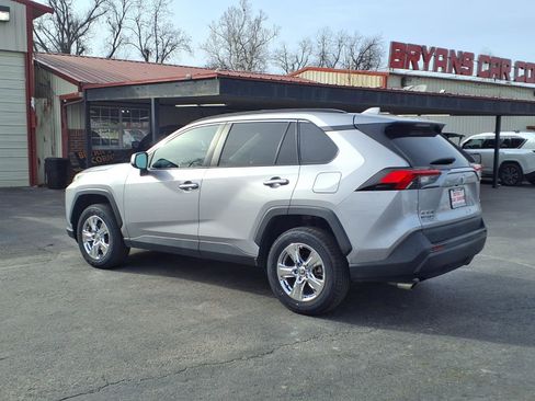 Used 2021 Toyota RAV4 XLE w/ Convenience Package image 3