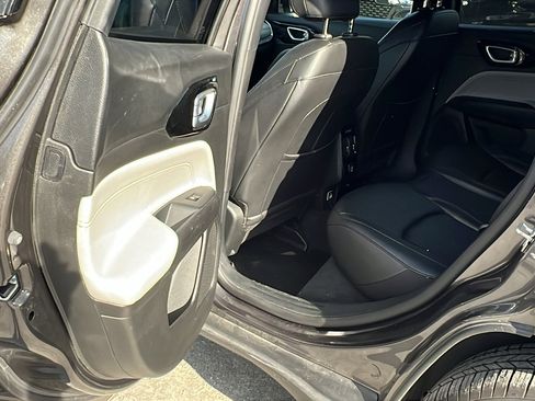 Used 2024 Jeep Compass Limited image 22