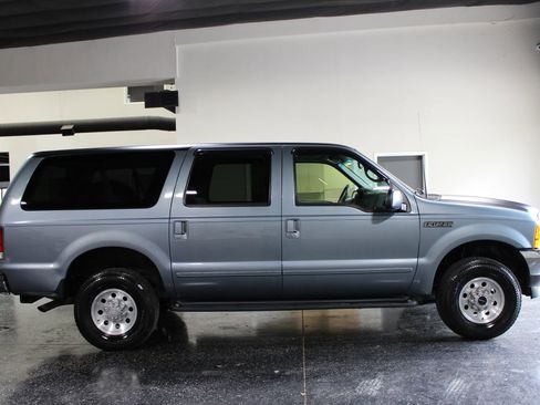 Used 2000 Ford Excursion XLT image 2