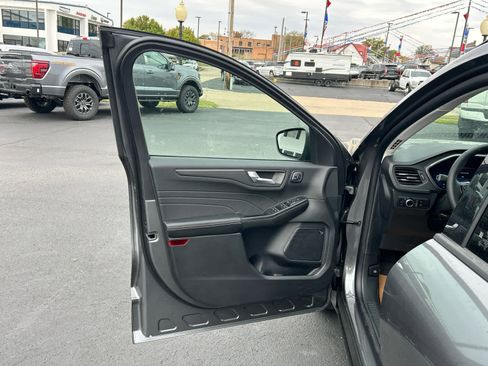 New 2026 Ford Escape Active w/ Active Premium Tech Pack image 18