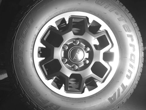 Used 2025 Toyota Tacoma TRD Off-Road AWD/4WD image 11
