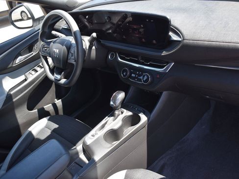 Used 2024 Buick Envista Preferred FWD image 12