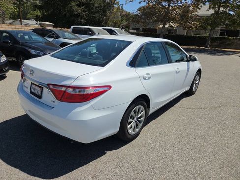 Used 2017 Toyota Camry LE FWD image 5