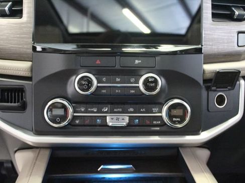 Used 2022 Ford Expedition Max Limited AWD/4WD image 18