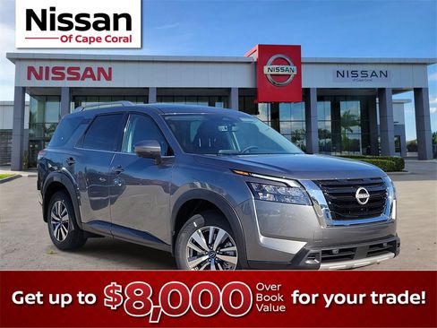 New 2025 Nissan Pathfinder SL image 1