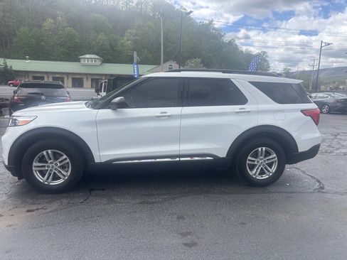 Used 2021 Ford Explorer XLT w/ Equipment Group 202A image 6