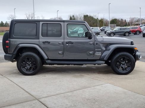Used 2018 Jeep Wrangler Unlimited Sahara AWD/4WD image 16