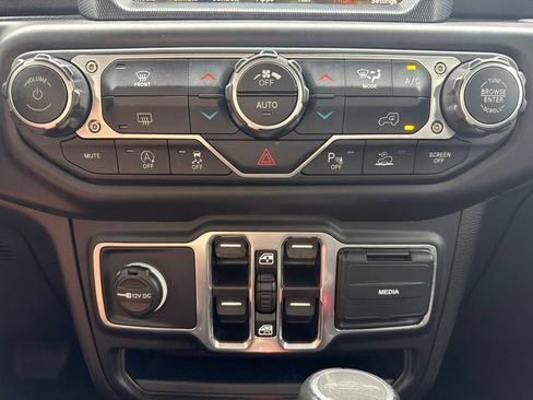 Used 2023 Jeep Gladiator Overland AWD/4WD image 38