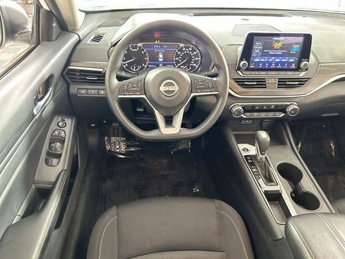 Used 2025 Nissan Altima 2.5 SV FWD image 21