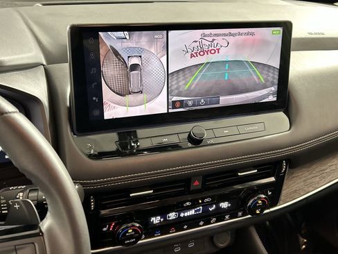 Used 2024 Nissan Rogue Platinum w/ Platinum Premium Package image 18