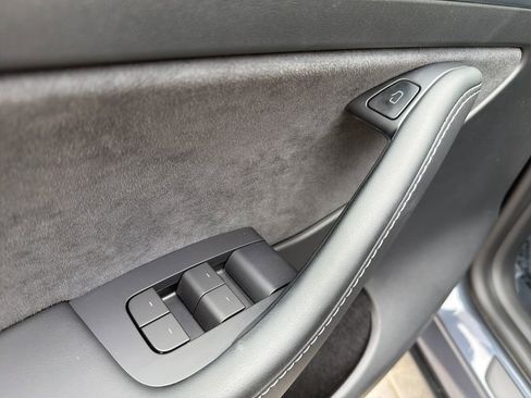 Used 2023 Tesla Model Y Long Range image 11