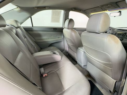 Used 2004 Toyota Camry LE image 26