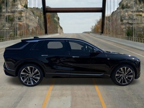 New 2026 Cadillac Lyriq Signature Luxury w/ Nappa Leather Package AWD/4WD image 12