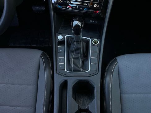 Used 2025 Volkswagen Jetta SE image 13