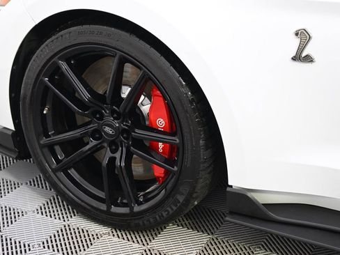 Used 2022 Ford Mustang Shelby GT500 w/ Technology Package RWD image 20