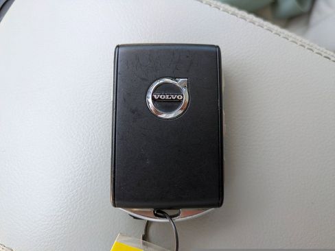 Certified 2022 Volvo XC40 T4 Momentum FWD image 30