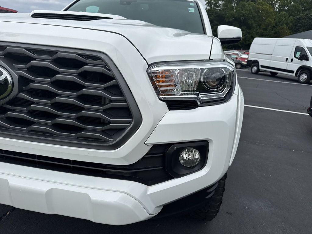 Used 2023 Toyota Tacoma TRD Sport w/ TRD Premium Sport Package AWD/4WD image 13