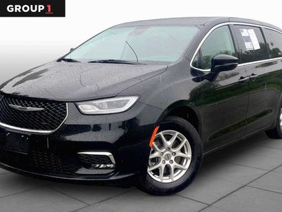 Used 2024 Chrysler Pacifica Touring-L