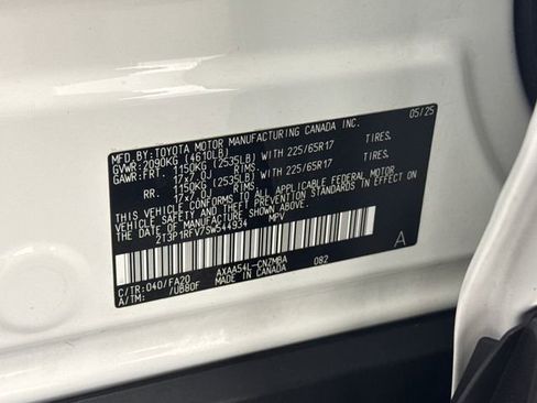 Used 2025 Toyota RAV4 XLE AWD/4WD image 57