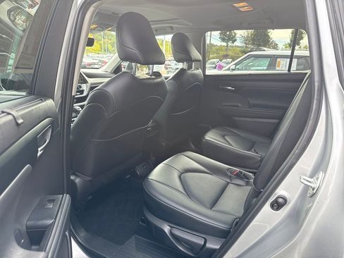 Used 2022 Toyota Highlander XLE image 24