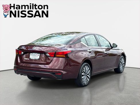 Used 2025 Nissan Altima 2.5 SV AWD/4WD image 2