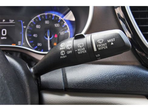 Used 2021 Chrysler Voyager Lxi image 22