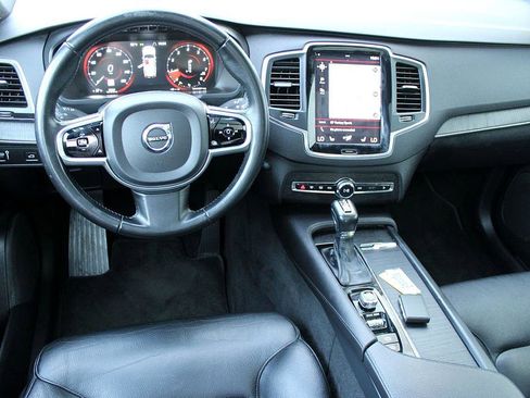 Used 2020 Volvo XC90 T6 Momentum image 16