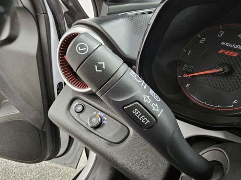 Used 2024 Chevrolet Trax RS FWD image 33