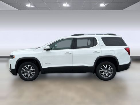 Certified 2023 GMC Acadia SLT w/ Preferred Package FWD image 2