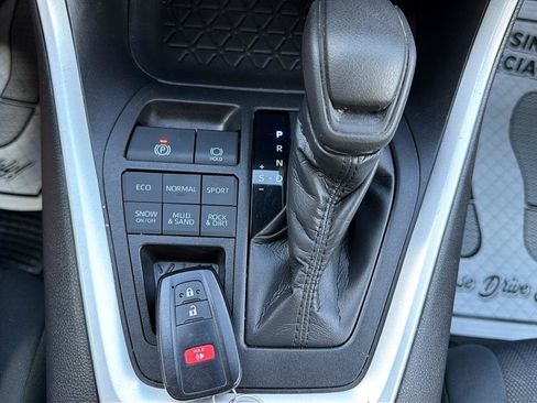 Used 2021 Toyota RAV4 XLE AWD/4WD image 26