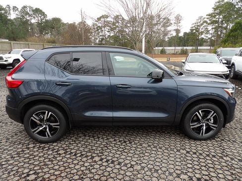 New 2026 Volvo XC40 B5 Core w/ Climate Package image 4