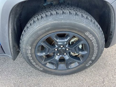 Used 2022 Jeep Cherokee Trailhawk w/ Premium Leather Package image 13