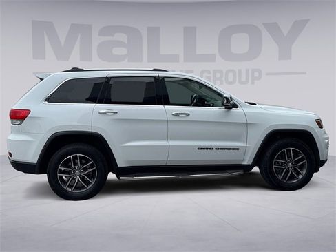 Used 2017 Jeep Grand Cherokee Limited w/ Luxury Group II image 2