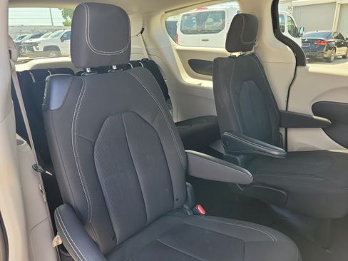 Used 2023 Chrysler Voyager LX FWD image 6