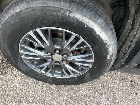 Used 2025 Chevrolet Traverse LT image 9