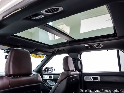 Used 2020 Ford Explorer Platinum w/ Premium Technology Package image 18