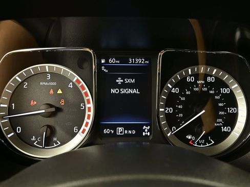 Used 2019 Nissan Titan SV w/ SV Convenience Package image 7