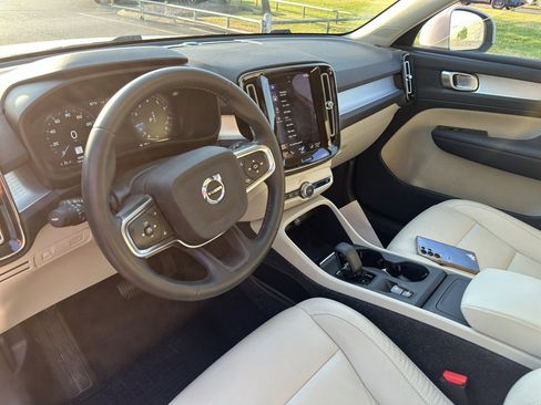 Used 2022 Volvo XC40 T5 Momentum AWD/4WD image 20