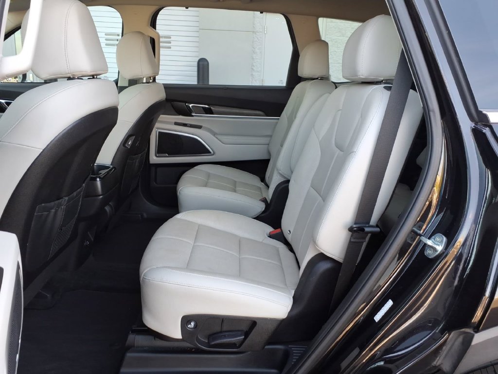 Used 2022 Kia Telluride EX w/ EX Premium Package FWD image 8