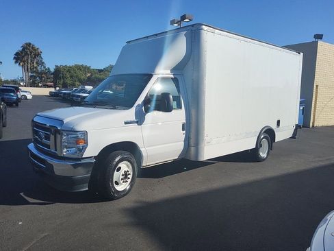 Used 2022 Ford E-350 and Econoline 350 Super Duty w/ Power Windows & Locks Group RWD image 3