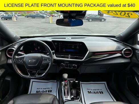 Used 2024 Chevrolet Trax RS FWD image 3