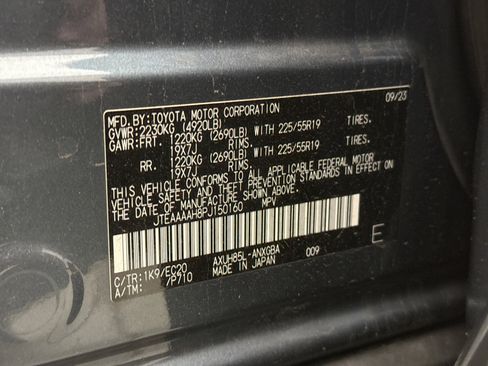 Used 2023 Toyota Venza XLE AWD/4WD image 11